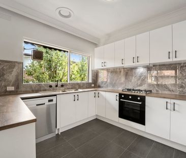 Well presented two bedroom on first floor - Photo 4