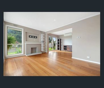 1/10 Koonalda Grove, Dandenong North, Vic 3175 - Photo 1