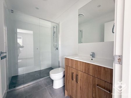 New Townhomes Air Conditioned Throughout - Photo 2