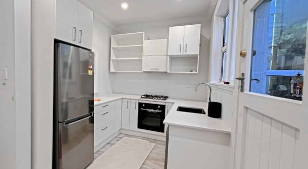 Welcome to 38 Hawker Street in Mount Victoria - Photo 1