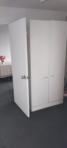 Central Auckland one bedroom apartment with pool! - Photo 4