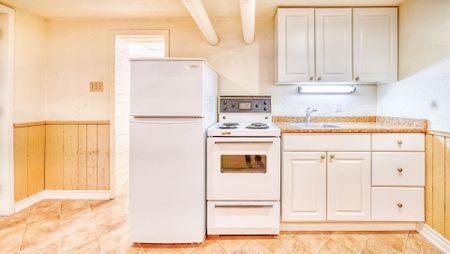 For Lease - 1110 Simcoe Street Unit# Basement #6, Oshawa, Ontario - Photo 4