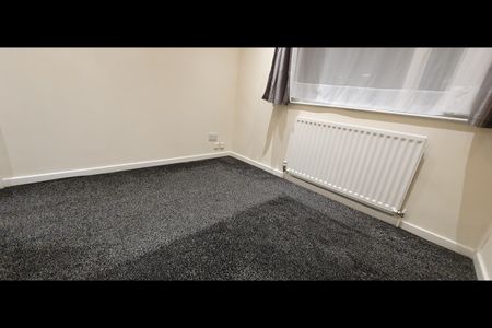 3 Bed Semi-Detached House, Metchley Court, B17 - Photo 4