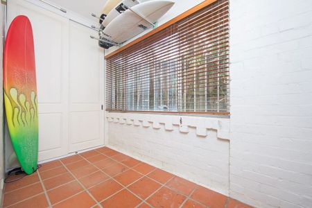 Beachside One Bedroom Apartment + Sunroom - Photo 4