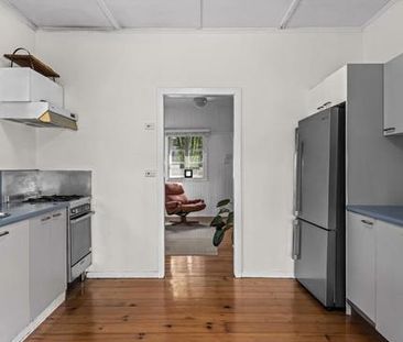 Charming Bardon Retreat with Leafy Views - Photo 2