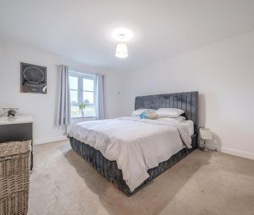 4 bedroom detached house to rent - Photo 4