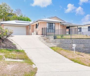 WELCOME TO 25 BAUHINIA STREET - WHERE COASTAL COMFORT MEETS EVERYDA... - Photo 2