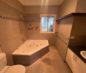 Modern Comfort Meets Ultimate Entertaining Space - Photo 6