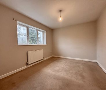 Rectory Road, Hook, Hampshire, RG27 - Photo 4