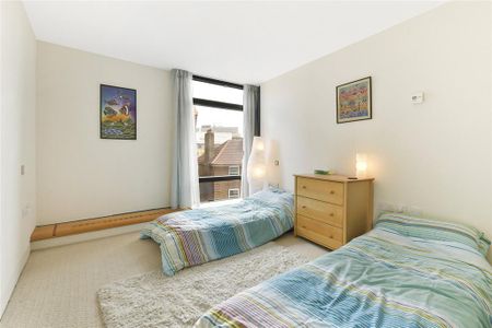 3 bedroom flat to rent - Photo 5