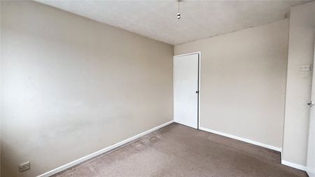 Pinewood Park, Farnborough, GU14 - Photo 5