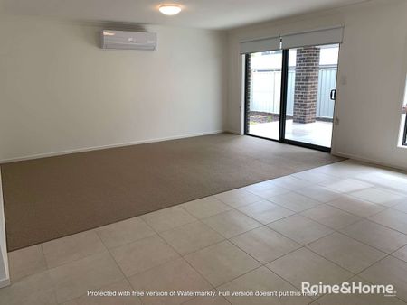 Four bedroom home in prime location! - Photo 3
