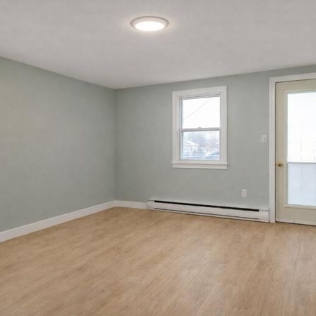 GRAND 3 1/2 À LACHUTE DISPONIBLE DÈS LE 1ER MARS 2026 - ENTIÈREMENT RENOVÉ - Photo 4