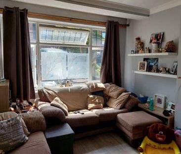 3 Bed Terraced House, Braemar Avenue, CR2 - Photo 2