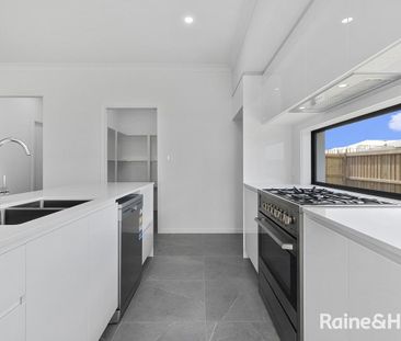 FAMILY HOME IN SHORELINE ESTATE - **BREAK LEASE** - Photo 6