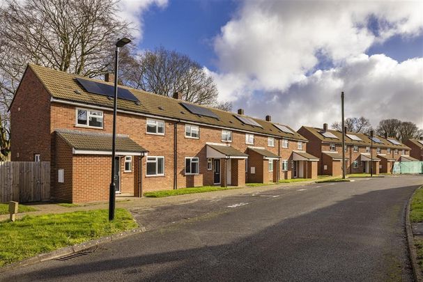 East Crescent - Photo 1