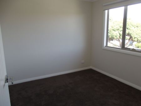 3 Bedroom Town House&excl; - Photo 3