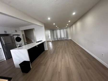 For Lease - 61 Shellamwood Trail Unit# Main, Toronto, Ontario - Photo 2