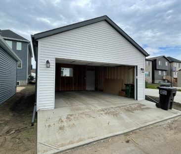 New 2-Storey 3-bed 2.5-Bath Upper Suite in Edgemont - Photo 5