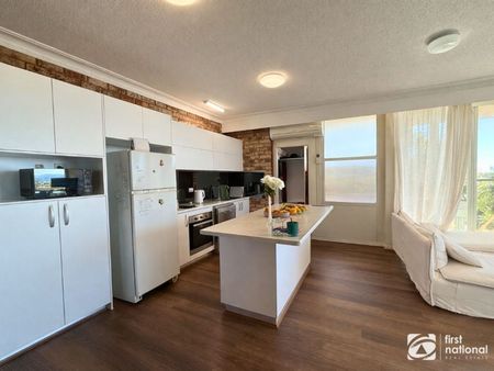 Effortless beachside living - Photo 2