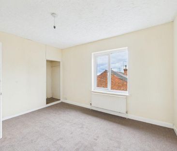 4 bedroom semi-detached house to rent - Photo 4