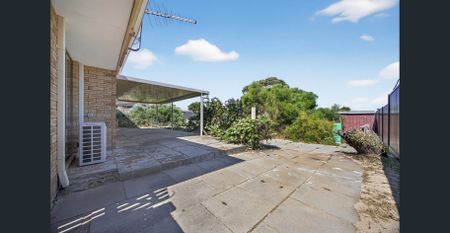 Quiet Park Front Family Home - Photo 4