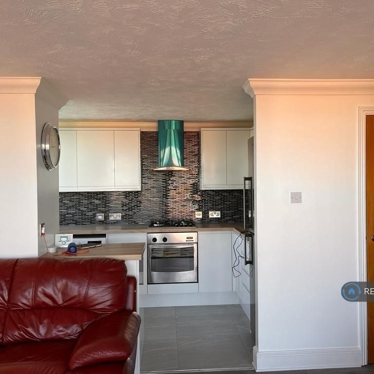 2 bedroom flat to rent - Photo 1