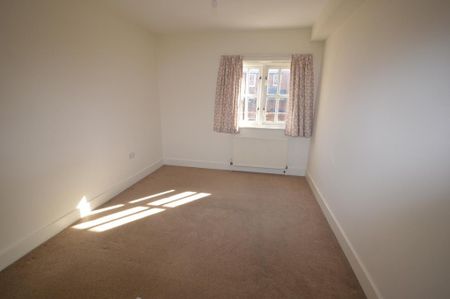 1 bedroom ground floor flat to rent - Photo 3