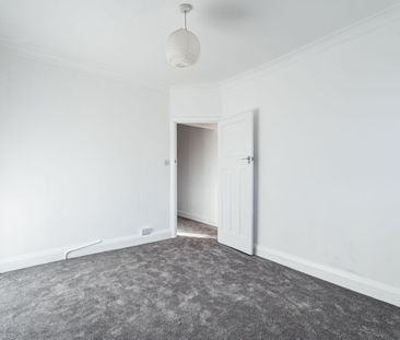 Available unfurnished now - Photo 6