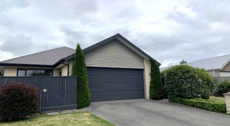 Fantastic fully furnished family home situated in a quiet cul-de-sac in established subdivision! - Photo 5