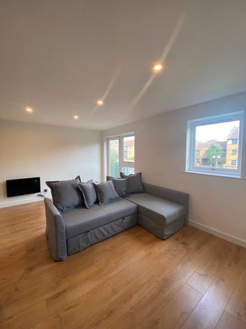 1 Bed Flat, Whiteadder Way, E14 - Photo 4
