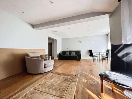 Mytchett Road, Mytchett, Camberley, Surrey, GU16 - Photo 2