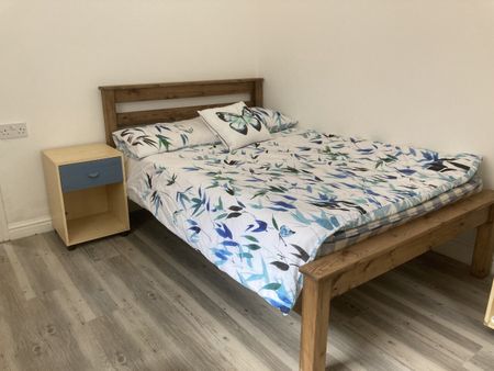 6 bedroom house to rent - Photo 4