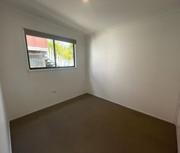 4 bedroom home in the heart of Budgewoi - Photo 3