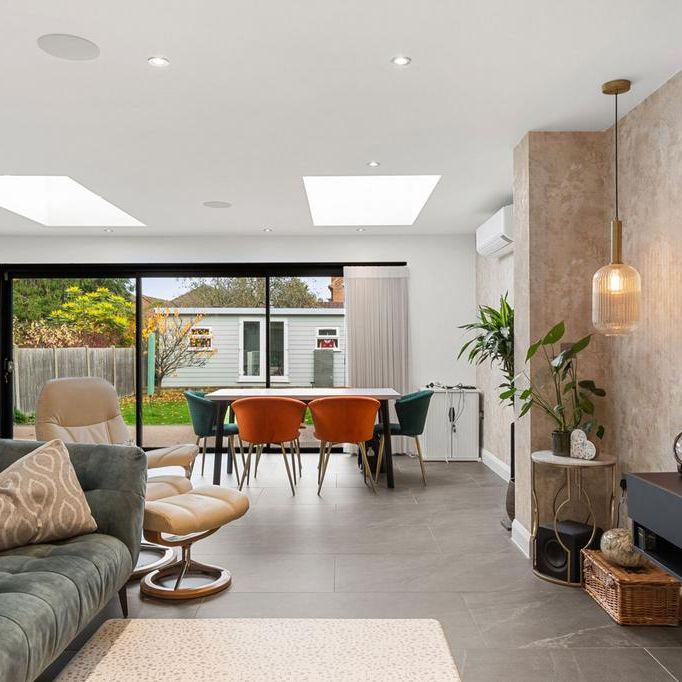 4 bedroom detached house to rent - Photo 1