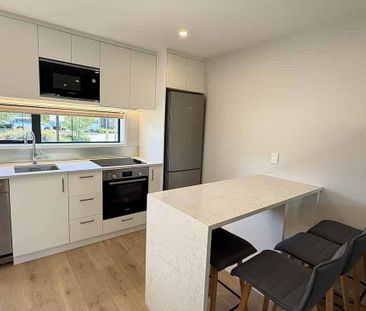 Perfectly situated in the vibrant area of Papatoet - Photo 4