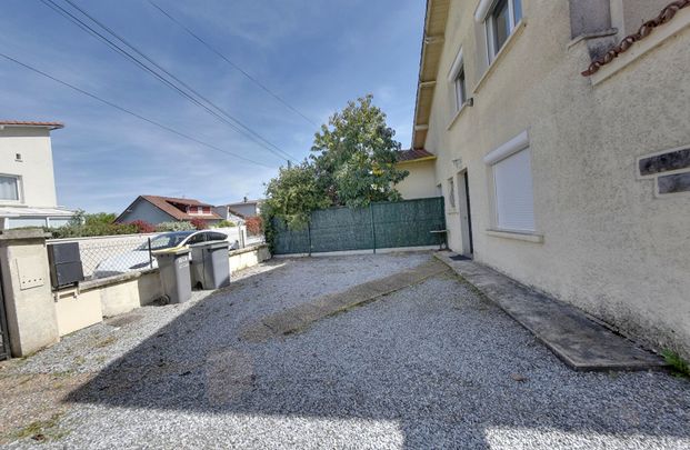 T4 à l'etage d'une maison avec balcon, cave et cour privative, - Photo 1