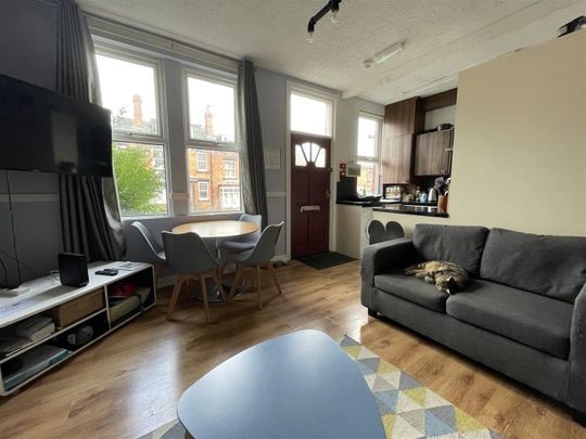 Room in a Shared House, Beechwood Mount, LS4 - Photo 1