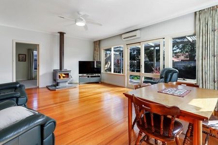 Cheltenham - Photo 2