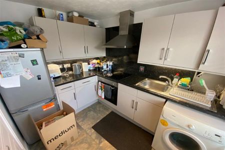 2 bedroom terraced house to rent - Photo 4