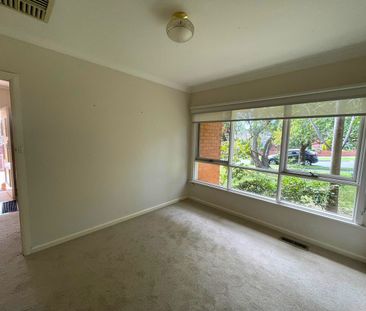 3 Cassinia Avenue, Ashwood, Vic 3147 - Photo 2