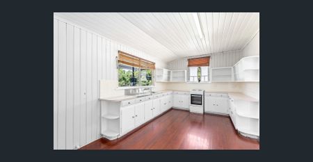 Large Home & Freshly Painted - Photo 5