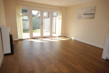 3 bedroom terraced house to rent - Photo 3