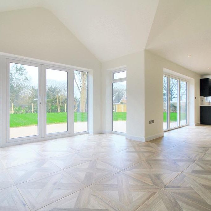 4 bedroom detached bungalow to rent - Photo 1