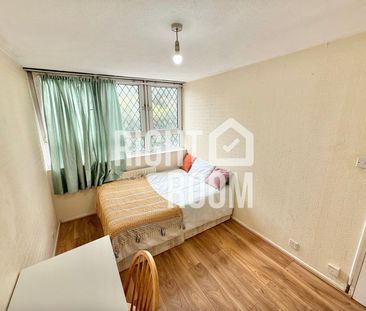 Room in a Shared House, Grosvenor Road, E14 - Photo 1