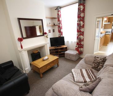 5 bedroom semi-detached house to rent - Photo 2