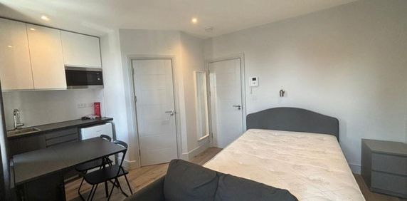 Studio to rent - Photo 2