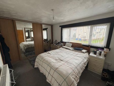 3 bedroom flat to rent - Photo 5