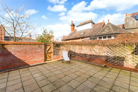 Unique character property in prestigious gated mansion conversion - Photo 2