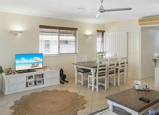 SPACIOUS APARTMENT IN SOUGHT AFTER LOCATION! - Photo 1